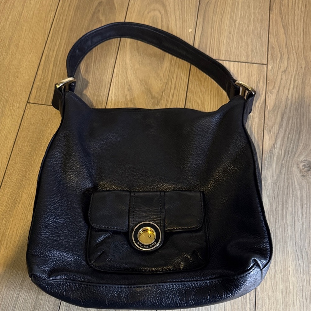 Elegant Black Leather Shoulder Bag